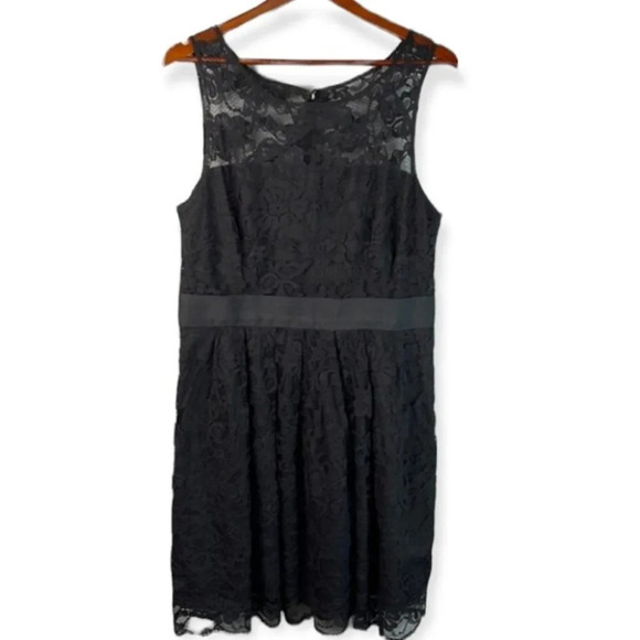 BB DAKOTA Black Floral Lace Cocktail Dress Sleeveless Box Pleat Feminine Size 14 - Picture 2 of 10